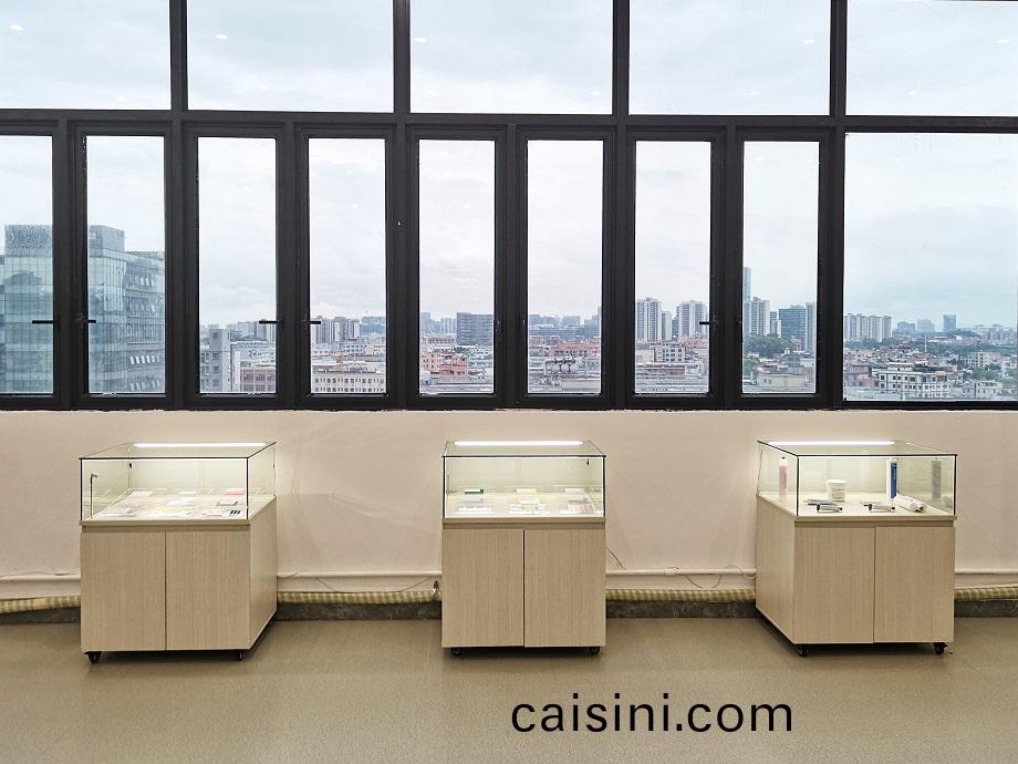 前(qian)檯産品展示櫃.jpg